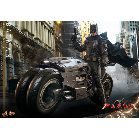 Hot Toys - DC Comics - Batman (Affleck) and Batcycle 1:6 Scale Figure Set The Flash - Movie Masterpiece 1/6