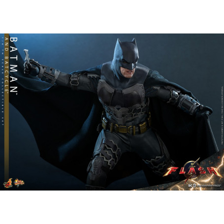 Hot Toys - DC Comics - Batman (Affleck) and Batcycle 1:6 Scale Figure Set The Flash - Movie Masterpiece 1/6