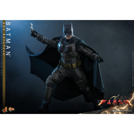 Hot Toys - DC Comics - Batman (Affleck) and Batcycle 1:6 Scale Figure Set The Flash - Movie Masterpiece 1/6