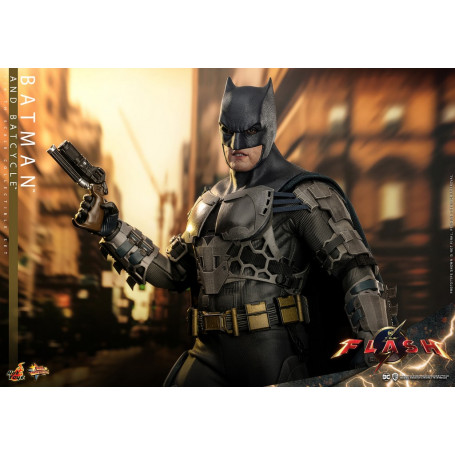 Hot Toys - DC Comics - Batman (Affleck) and Batcycle 1:6 Scale Figure Set The Flash - Movie Masterpiece 1/6