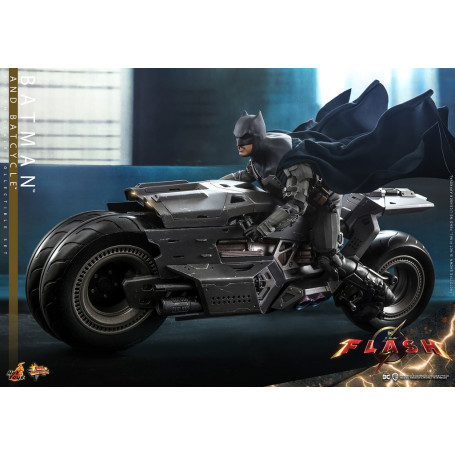 Hot Toys - DC Comics - Batman (Affleck) and Batcycle 1:6 Scale Figure Set The Flash - Movie Masterpiece 1/6
